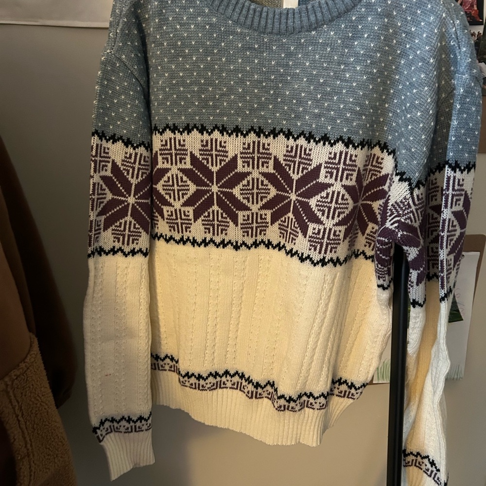 Vintage winter patterned Sweater in Blue, White, and Purple
